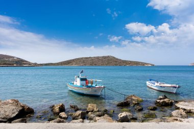 Sevimli küçük balıkçı tekneleri Lipsi harbor Island, Oniki Ada, Yunanistan