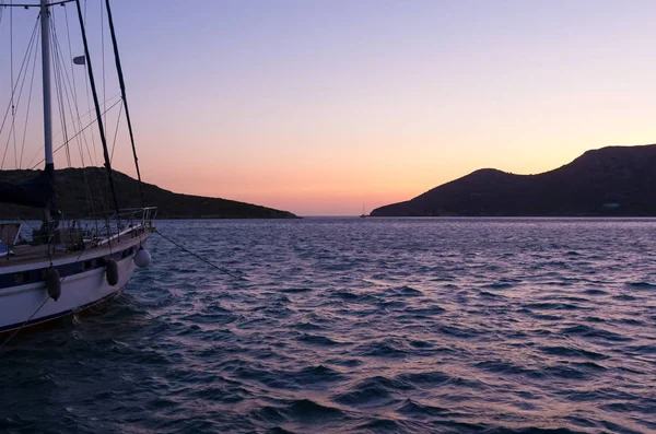 Lipsi harbor Island, Oniki Ada, Yunanistan üzerinden günbatımı renkleri