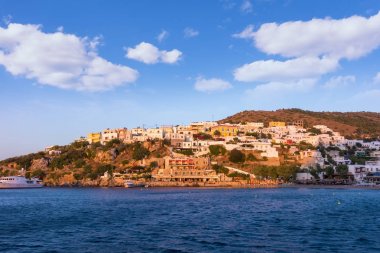 24th Ağustos 2017 - Leros Adası, Oniki Ada, Yunanistan - küçük sahil Panteli Köyü sabahın erken saatlerinde