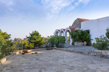 Şatonun içi Leros Adası, Yunanistan dağın zirvesinde 