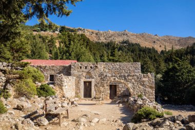 Eski Pili village, Kos Adası, Oniki Ada, Yunanistan yakınındaki ormanda eski taş Kilisesi