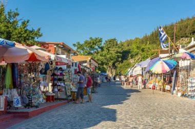 26th Ağustos 2017 - Kos Adası, Oniki Ada, Yunanistan - turistik mağazaları ve meyhane geleneksel Zia köyde Kos Adası