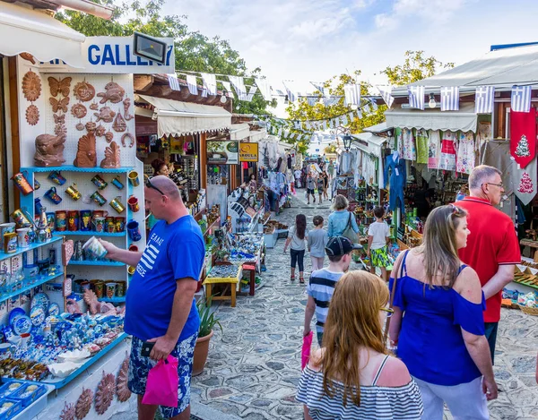 Agosto 2017 Isla Kos Dodecaneso Grecia Calle Con Tiendas Turísticas —  Fotos de Stock