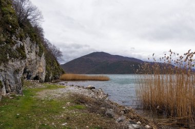 Prespes göl ve çevresindeki manzara, Florina, Yunanistan için çarpıcı görünümü