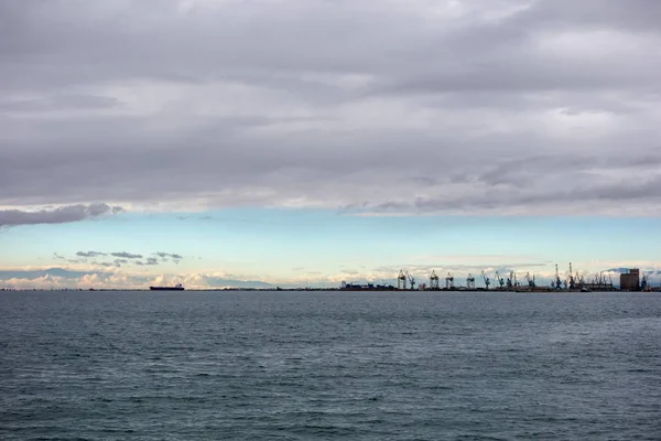 Cielo Nublado Sobre Puerto Tesalónica Grecia —  Fotos de Stock