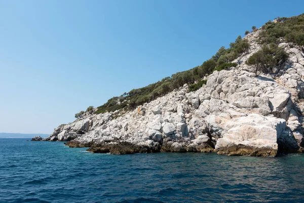 Costa Rocosa Aguas Magníficas Kelyfos Islet Marmaras Chalkidiki Grecia — Foto de Stock