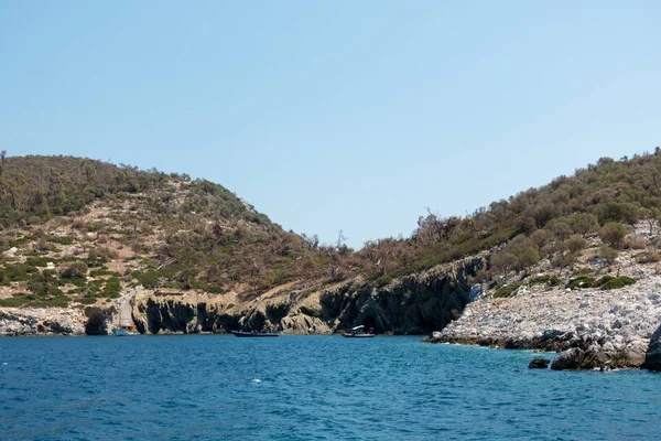 Côte Rocheuse Eaux Magnifiques Dans Îlot Kelyfos Marmaras Chalcidique Grèce — Photo