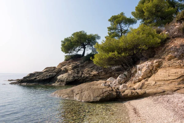 神奇的美景中 希臘遮阳伞和海上 — 图库照片