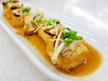 Japon tarzında kızarmış Tofu karıştırın