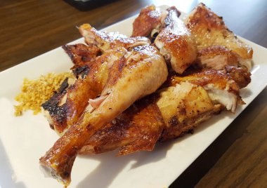 Izgara tavuk budu, meme ve çanak kanadında