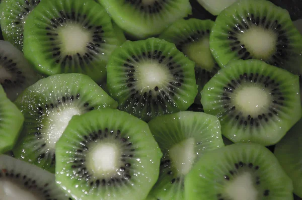 Juicy Sliced Green Kiwi Closeup — Stock Photo, Image