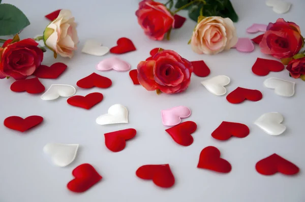 Herzen Und Blumen Auf Dem Hintergrund Valentinstag — Stockfoto