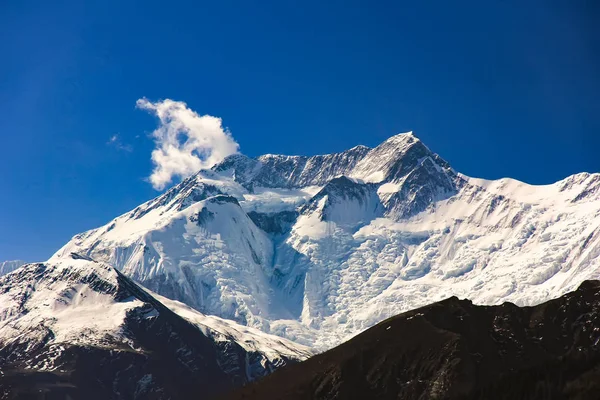 Snöiga Berg Nepal Bakgrund Blå Himmel Solig Dag — Stockfoto