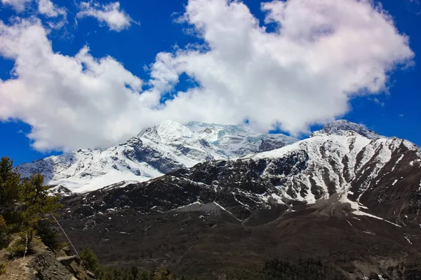 Montañas Nevadas Nepal Sobre Fondo Cielo Azul Día Soleado —  Fotos de Stock