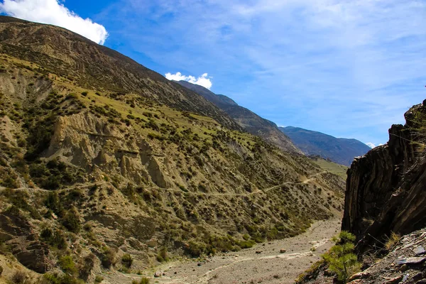 Bergen van Nepal tegen de blauwe lucht. — Stockfoto
