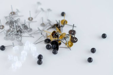 Aksesuar yapan mücevher bijouterie küpeleri..