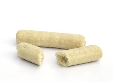 Beyaz arka plan üzerinde izole karışık tahıl kraker