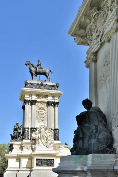 Monumento Alfonso Xii Jardim Parque Retiro Madrid Espanha Europa Setembro — Fotografia de Stock