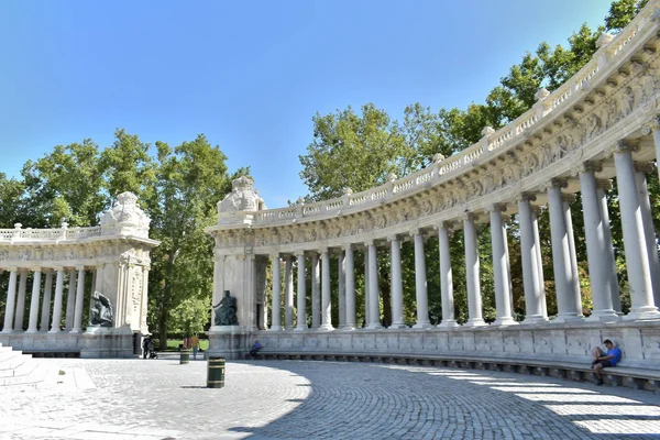 Monumento Alfonso Xii Jardín Del Parque Del Retiro Madrid España — Foto de Stock