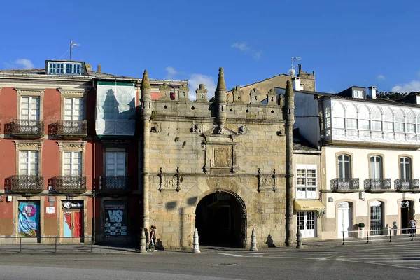 橋の城のドア カルロス5世のドアとして知られています ビビエロで ガリシア スペインだヨーロッパ — ストック写真