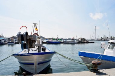 Santa Pola, Alicante, Valensiyalı cemaatinde balıkçı tekneleri. İspanya. Avrupa. 22 Eylül 2019