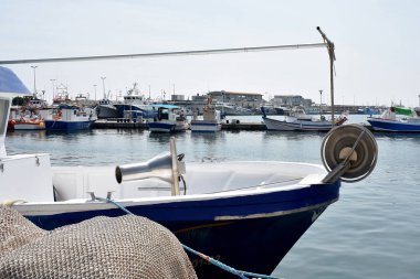 Santa Pola, Alicante, Valensiyalı cemaatinde balıkçı tekneleri. İspanya. Avrupa. 22 Eylül 2019