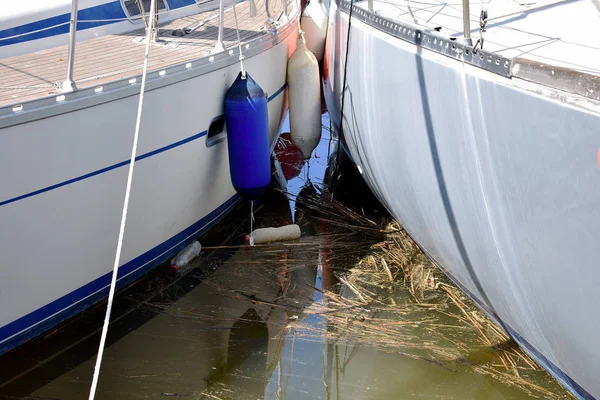 Ekologiczne Butelki Śmieci Porcie Rekreacyjnym Port Sportowy Marina Las Dunas — Zdjęcie stockowe