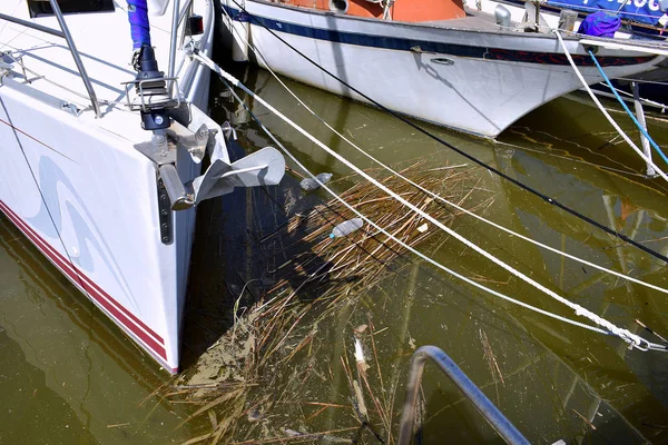 Ekologiczne Butelki Śmieci Porcie Rekreacyjnym Port Sportowy Marina Las Dunas — Zdjęcie stockowe