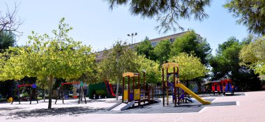 Torrevieja 'daki Jardin de las Naciones Parkı' nda oyun parkı. Alicante, Costa Blanca 'da. İspanya Avrupa. 25 Eylül 2019