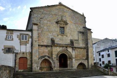 Galiçya 'nın Santiago de Vivero bölgesinde bulunan Lugo eyaletinin Vivero şehrindeki San Francisco Kilisesi. İspanya. Avrupa. 30 Eylül 2019