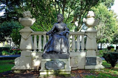 Mendez Nuez bahçesindeki Pardo Bazan Kontesi anıtı. La Corua, Galiçya. İspanya. Avrupa. 8 Ekim 2019