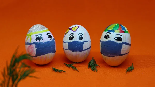 Пасхальные Яйца Медицинских Масках Защита Ковида Коронавируса — стоковое фото