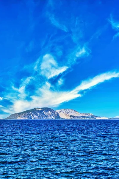 Kleine insel im ägäischen meer zwischen kos und nisyros — Stockfoto