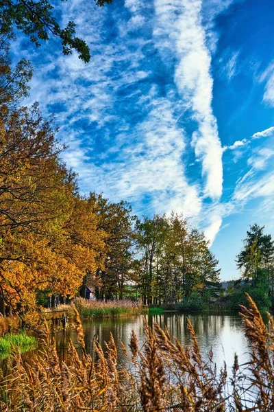 Autumn scene with view over small pond — Stock Photo, Image