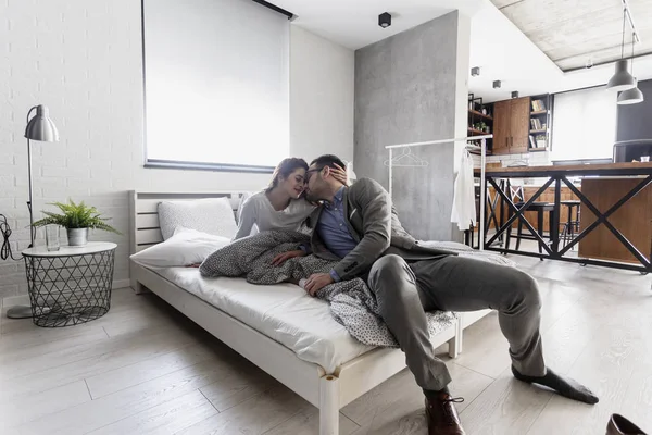 Young Couple Morning Prepare Work Woman Bed Kiss — Stock Photo, Image