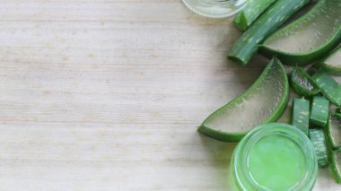 Aloe vera, Aloe cinsinin sulu bir bitki türüdür. Her daim yeşil olan yarımada, Arap Yarımadası 'ndan gelmektedir, ama tropikal, yarı tropikal ve kurak iklimlerde yetişir.