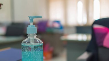 Alkol bazlı el dezenfektanları bazı durumlarda eldeki mikrop sayısını hızla azaltabilir, ama sterilizatörler her türlü mikrobu ortadan kaldırmaz..