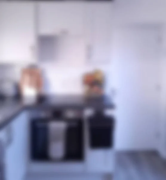 Blurry Interior Una Moderna Cocina Blanca Contemporánea Con Isla Encimeras — Foto de Stock