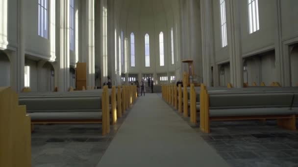 REYKJAVIK, ISLANDA, 10 OTTOBRE 2019 Vista interna della chiesa di Hallgrimskirkja a Reykjavik, Islanda — Video Stock