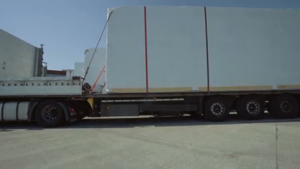 MINSK, BELARUS- SEPTEMBER 10, 2018: The camera moves away from the truck, which stands on the parking lot — Stock Video