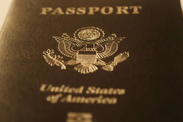 Capa de passaporte tonificada foto embaçada — Fotografia de Stock