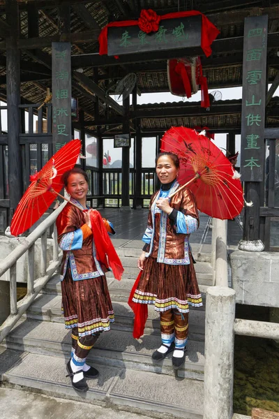 Guilin, Chine, 24 mars 2014, deux actrices du Fairyland — Photo