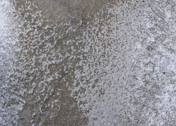 La consistenza dell'acqua congelata. Schema di ghiaccio. Frost congelò il fiume in inverno. La superficie del lago . — Foto Stock