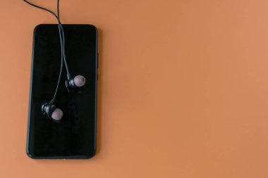 Telefon için siyah kablosuz bluetooth kulaklık. Telefon için kulaklık