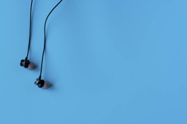 Telefon için siyah kablosuz bluetooth kulaklık. Telefon için kulaklık