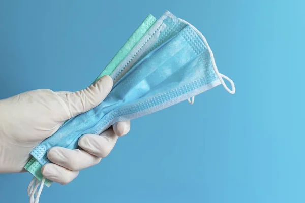 수술용 마스크 마스크는 박테리아와 바이러스로부터 보호하기 것이다 일회용 장갑을 — 스톡 사진