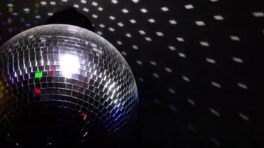 Ayna topları Döndür ve gece kulübü dumana yoluyla kırılma projektörler ışıkları yansıtır