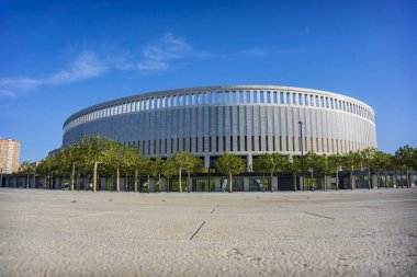 Krasnodar, Rusya - 06 Kasım 2016: Park çınar ağaçları önünde üzerinde 06 Kasım 2016 Fc Krasnodar Stadyumu