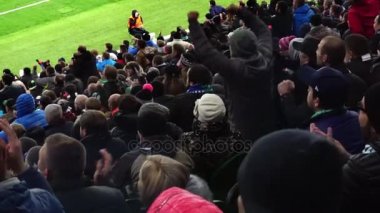 Krasnodar, Rusya Federasyonu - 06 Kasım 2016: Fanlar futbol maç FC Stadyumu'nda dalga 06 Kasım 2016 üzerinde yapıyorsun