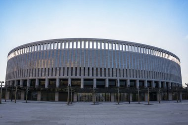 Krasnodar, Rusya - 06 Kasım 2016: Park çınar ağaçları önünde 20 Kasım 2016 üzerinde Fc Krasnodar Stadyumu